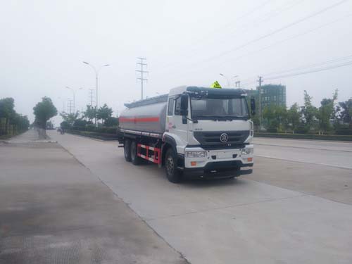 楚飛牌CLQ5250GYY5ZZ型運(yùn)油車(chē)